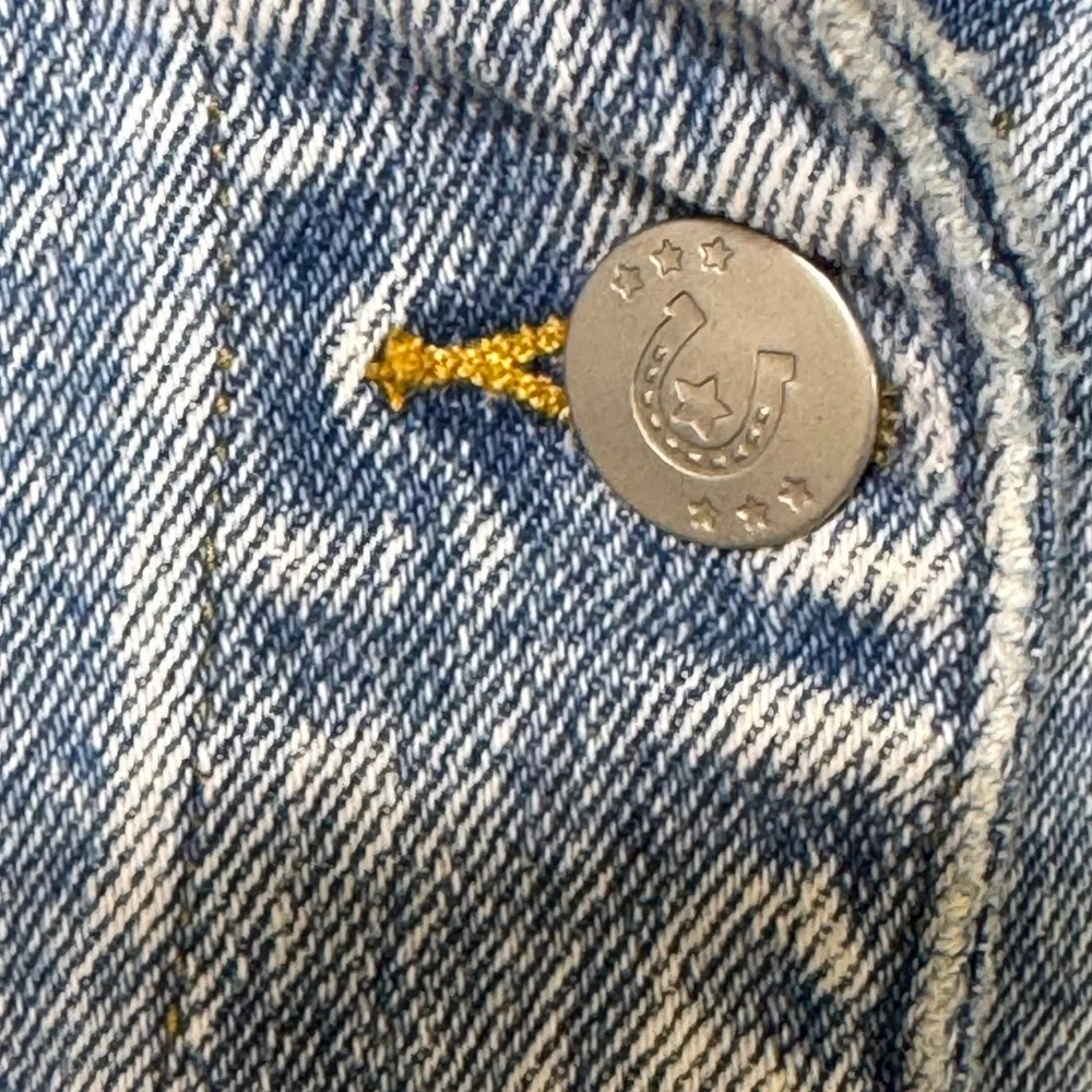 Austin Landing Cropped Denim Jacket Embroidered Wings Medium Boho Western - Picture 4 of 8